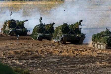 РФ за останні дні перекинула в Україну десятки танків і БМП – Генштаб 