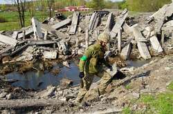 Зі зруйнованого моста на Київщині сапери вилучили майже три сотні мін (фото)