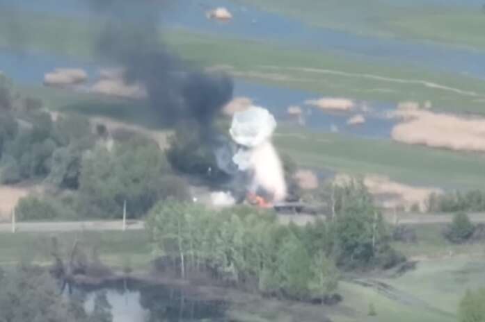 Воїни ефектно знищили ворожу БМП-3 на Харківщини (відео)