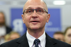 Оккупанты готовят «парад» в разрушенном Мариуполе. Туда приехал куратор Путина