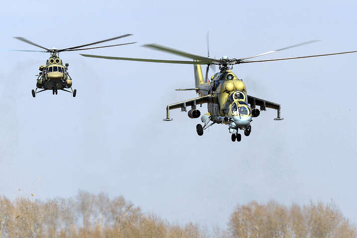 РФ тримає біля українського кордону ударні вертольоти й танкову дивізію