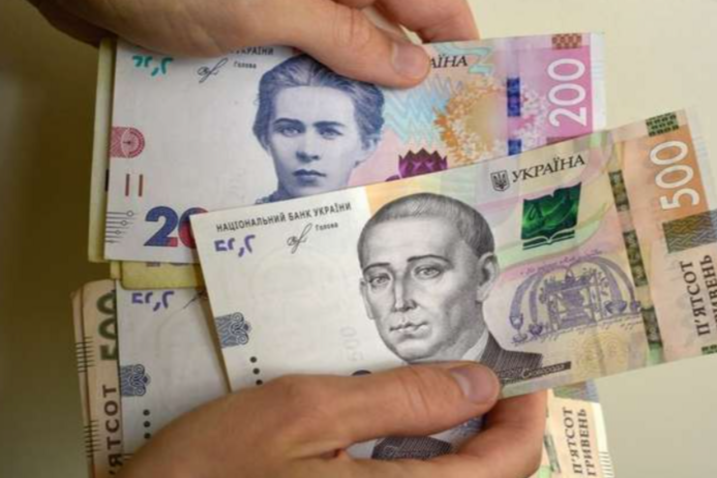 Часть украинцев получит дополнительную помощь 2 220 грн: кому назначат