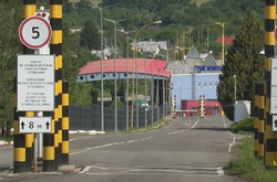 Українець намагався перелізти через паркан до Словаччини з мільйоном гривень