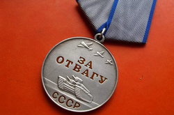 Медали «За отвагу» и ордена «Мужества» оккупанты, видимо, заслужили «подвиги» во время мародерства