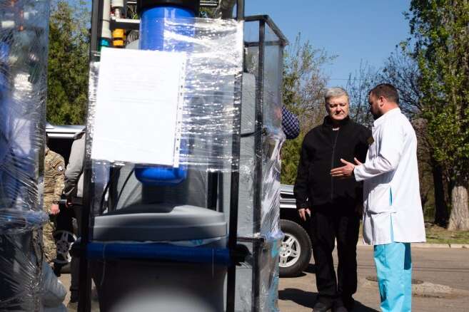 Порошенко привіз у Миколаїв системи для очищення води