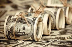 Дані щодо обсягу міжнародних резервів України наведено в еквіваленті до долара США