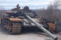 Навчені провальним наступом на Київ, рашисти на Сході більше не ганяють танки колонами, тож знищувати їх стало важче