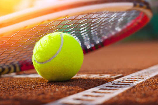 Росію та Білорусь відсторонено від членства у міжнародній федерації тенісу