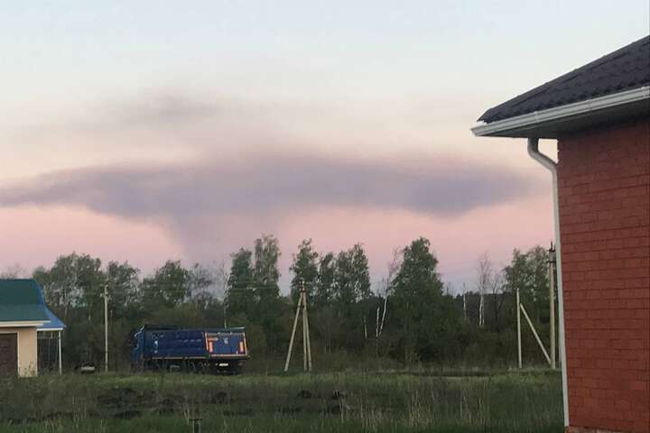 В околицях Бєлгорода видніються стовпи диму (відео)