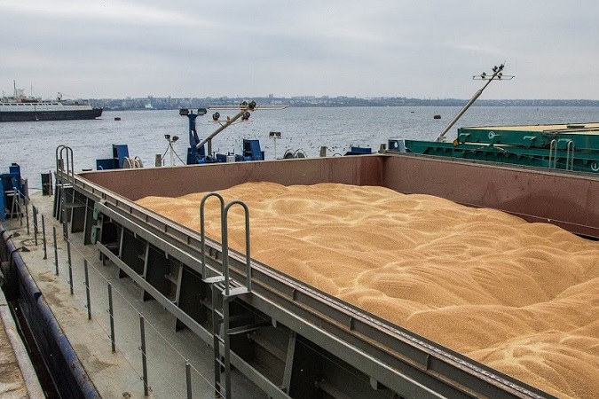 Шмыгаль рассказал, сколько зерна заблокировала РФ в портах Украины