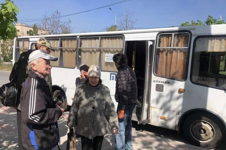 Окупанти обстріляли евакуаційне авто на Луганщині