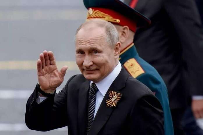 России нужен не парад, а демилитаризация и депутинизация