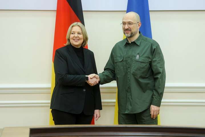 Украина ждет от Германии оружие, санкции и европейскую перспективу – Шмыгаль
