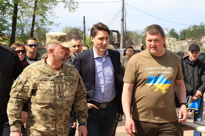 Премьер-министр Канады Трюдо неожиданно приехал в Ирпень (фото)