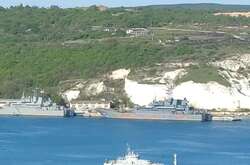 У мережі з’явилися фото російського корабля із ознаками ушкоджень 