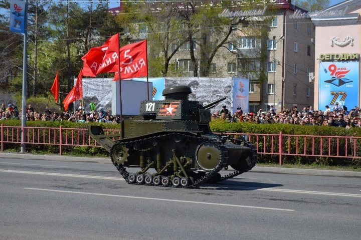 Россия выгнала на парады старую военную технику (фото)