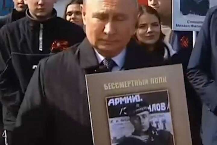 Путин даже собственную семью использует для пропаганды
