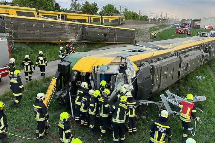 Залізнична катастрофа в Австрії: потяг зійшов з рейок (фото)