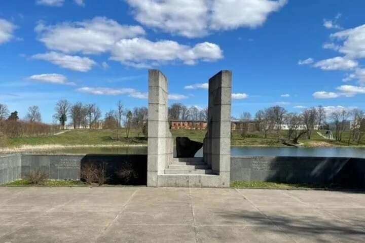 Естонське місто хоче прибрати радянський військовий меморіал