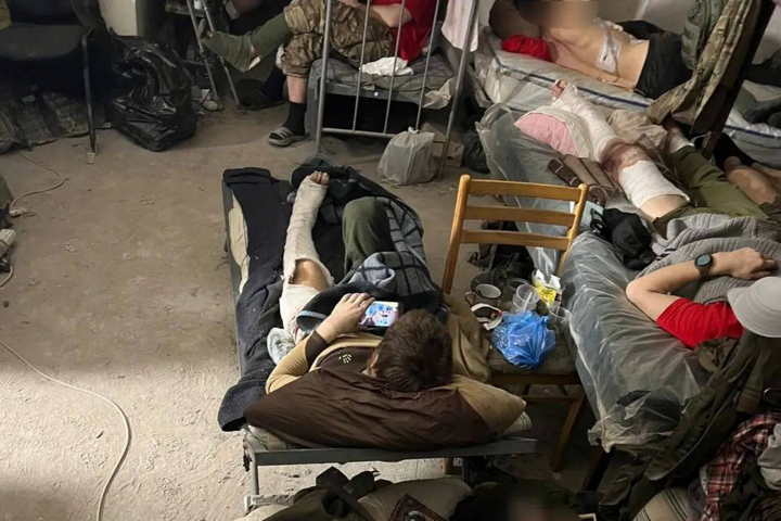 Военные медики оперируют раненых в военном госпитале на&nbsp;&laquo;Азовстали&raquo; - Защитники «Азовстали» возобновили связь с полевым госпиталем