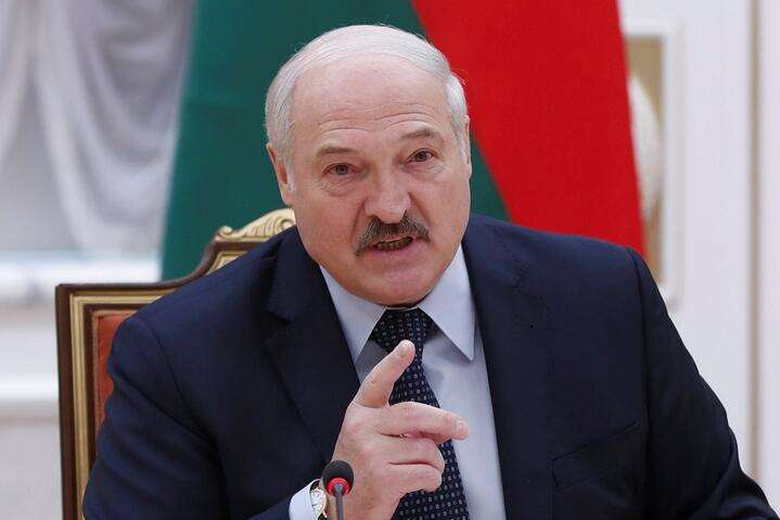 Раніше Лукашенко пояснив, що цю &laquo;раптову&raquo; перевірку здійснюють задля того, аби підготувати війська до &laquo;несподіваного&raquo; висування в разі початку війни - Лукашенко оголосив другий етап перевірок «бойової» готовності свого війська