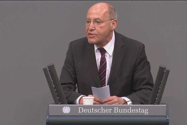 Депутат немецкого Бундестага Грегор Гизи - В Бундестаге заявили, что применение РФ ядерного оружия приведет к Третьей мировой 