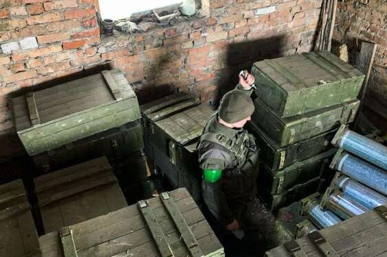 На Чернігівщині виявлено арсенал зброї, прихований росіянами для нового вторгнення