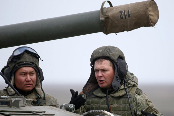 Россия не может полноценно восстановить боеспособность выведенных из Украины войск – разведка