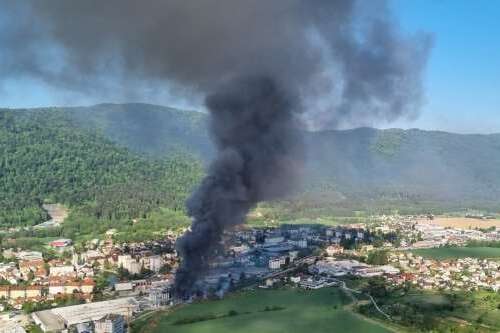 Під час вибуху на хімзаводі у Словенії дві людини зникло безвісти, більше 20 отримали поранення - У Словенії стався потужний вибух на хімзаводі (фото, відео)