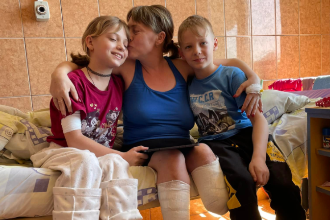 Мамі і доньці відірвало ноги: історія сім'ї, яка потрапила під ракетну атаку у Краматорську 