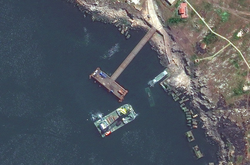  Спутниковые снимки от Maxar подтвердили успешную атаку ВСУ на рашистские силы в районе острова Змеиный 