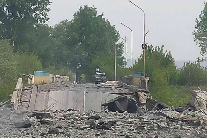 Окупанти знищили міст між Сєвєродонецьком та Рубіжним 