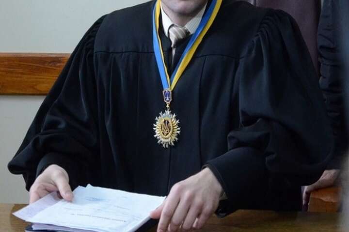 Колишні українські судді у Криму виносять вироки політв'язням