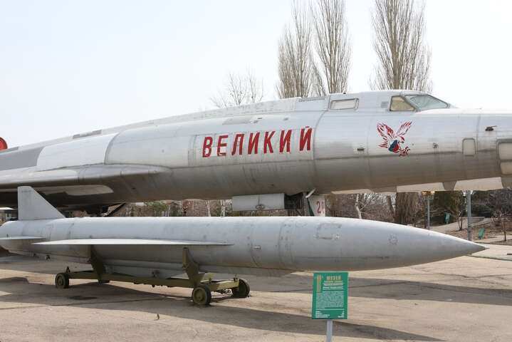 Рашисти б'ють застарілими ракетами Х-22 - Чому Росія почала використовувати радянські ракети Х-22. Залужний назвав причину