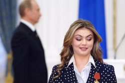 Британия ввела санкции против Кабаевой и бывшей супруги Путина