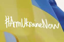 Західні феміністки закликають не давати Україні зброю. Чому це сліпа та ганебна позиція