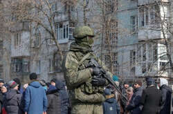 Окупанти примусово вивозять в ОРДЛО українців й змушують воювати проти ЗСУ