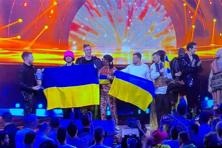 Зеленський привітав Kalush Orchestra з перемогою на «Євробаченні»: емоції переможців