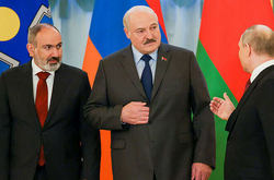 «В одиночку нас раздавят». Лукашенко чувствует скорый крах ОДКБ?
