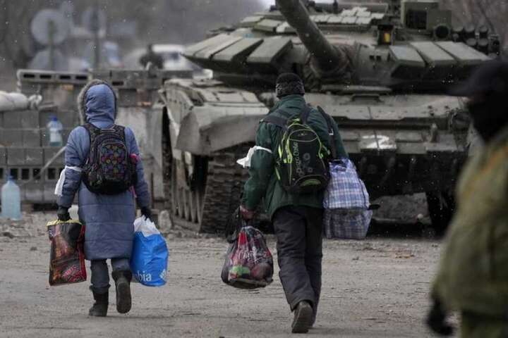 Частині українців, яких депортували окупанти з Ізюма до РФ, вдалося вирватися