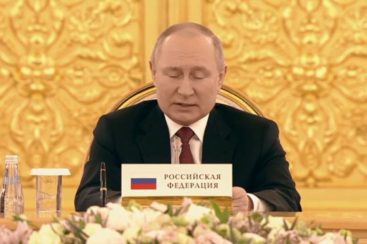 Путин испугался отравления? С чего пили воду члены саммита ОДКБ (фото)