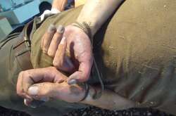 Російські окупанти знущаються та катують українських полонених