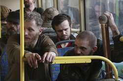 У Мережі з'явилися фото українських захисників&nbsp;&laquo;Азовсталі&raquo; під час евакуації