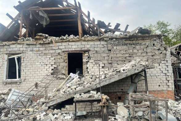 Ракетний удар по Дніпру: є руйнації і постраждалі (фото)