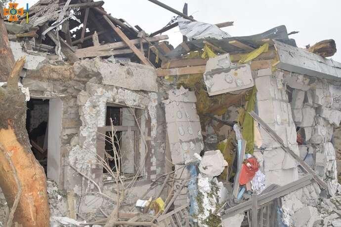 Рашисти вгатили по Миколаєву: загорівся будинок, є постраждалий (фото)