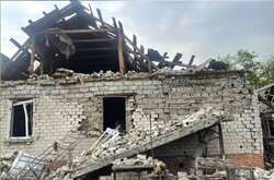 Уламки рашистської ракети пошкодили житловий будинок у Дніпрі