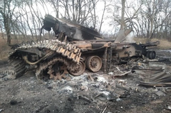 <p>Украинские военные разбили колонну россиян</p>