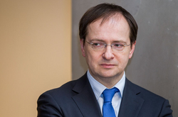  Помощник Путина Владимир Мединский ретранслирует месседжи главы Кремля 