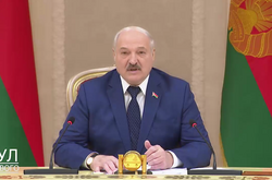 Олександр Лукашенко визнав, що після запроваджених санкцій йому і його посіпакам доведеться пересісти з німецьких автомобілів на російські