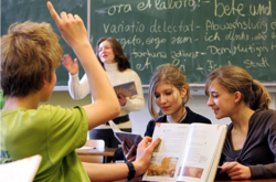 Як отримати документи про освіту школярам, які опинились за кордоном: роз’яснення Міносвіти 